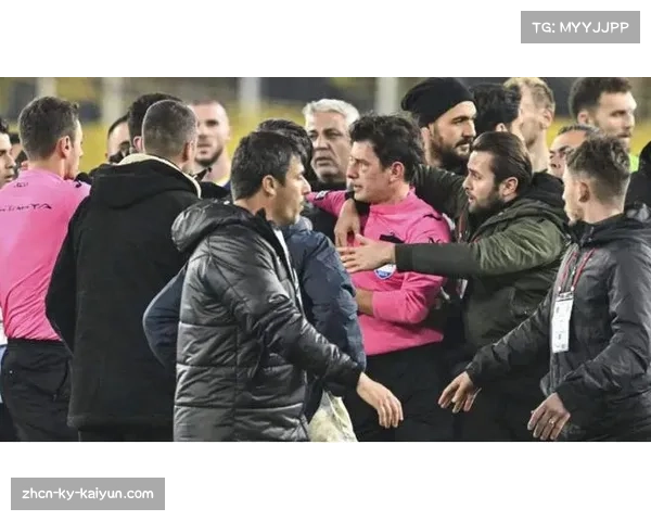 土超裁判执法水平受关注 争议判罚影响比赛公正